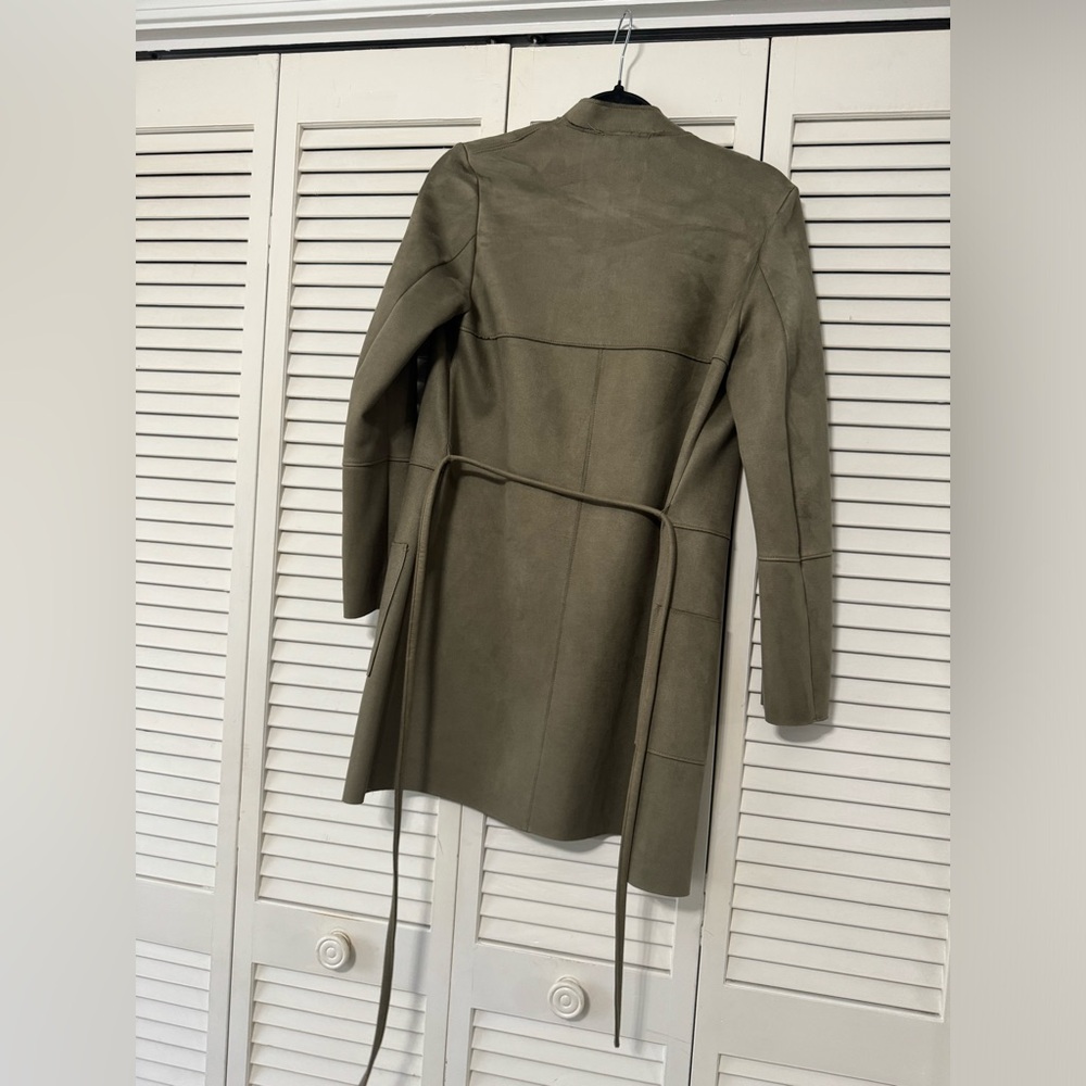 Women's Coat - Picture 5 of 6